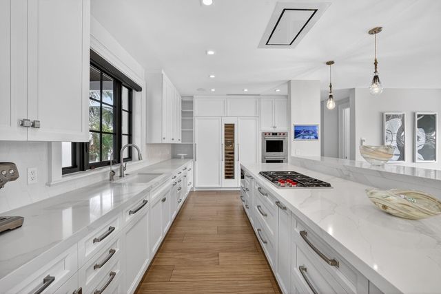 400 Mola Avenue, Fort Lauderdale, FL 33301