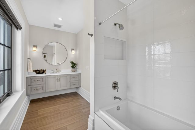 400 Mola Avenue, Fort Lauderdale, FL 33301