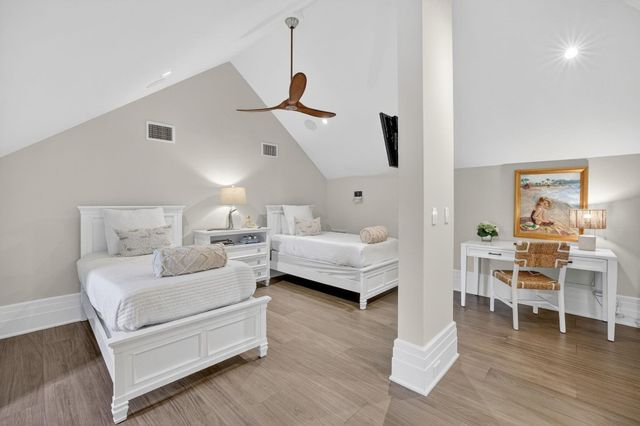 400 Mola Avenue, Fort Lauderdale, FL 33301