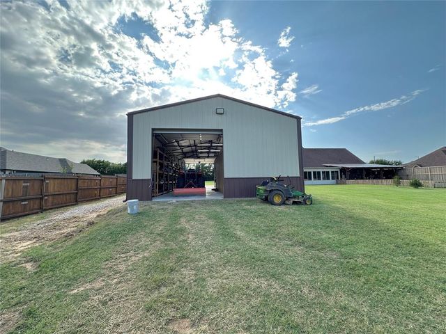 9565 N Bryan Road, Meeker, OK 74855