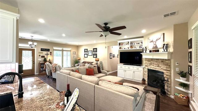 9565 N Bryan Road, Meeker, OK 74855