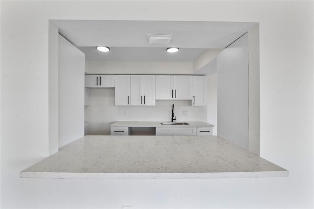 4174 Inverrary Drive 1002, Lauderhill, FL 33319