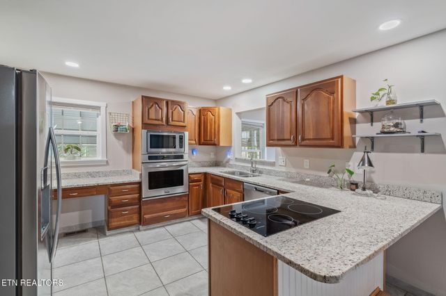 201 W Fairview Rd, Oak Ridge, TN 37830