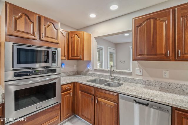 201 W Fairview Rd, Oak Ridge, TN 37830