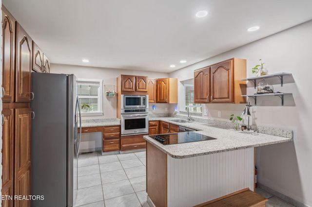 201 W Fairview Rd, Oak Ridge, TN 37830