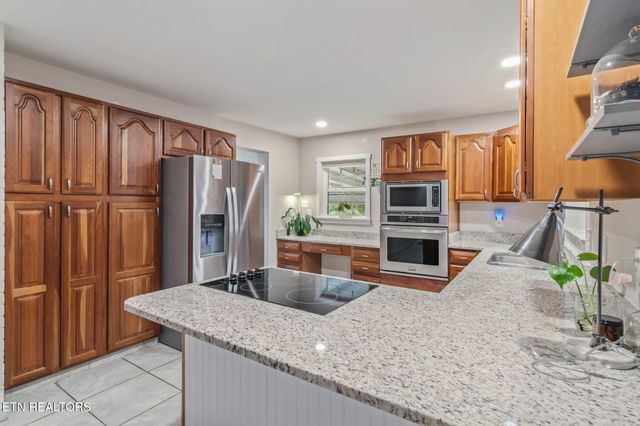 201 W Fairview Rd, Oak Ridge, TN 37830