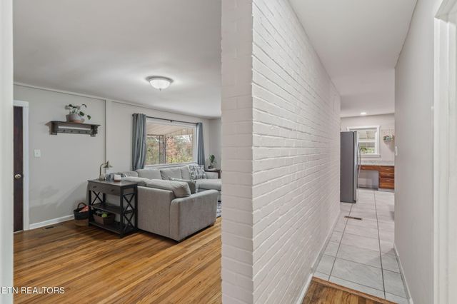 201 W Fairview Rd, Oak Ridge, TN 37830