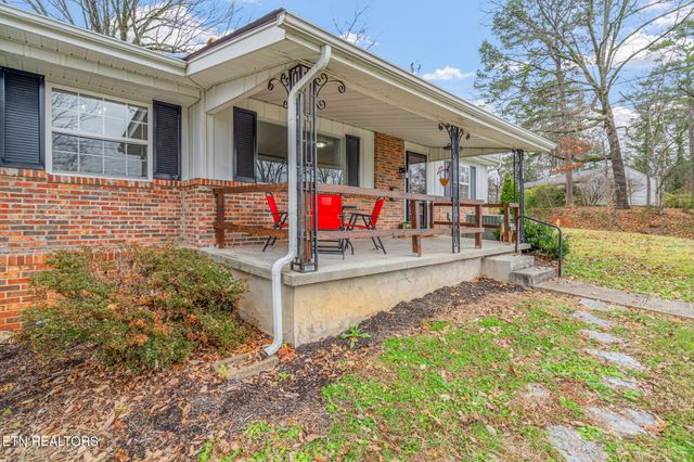 201 W Fairview Rd, Oak Ridge, TN 37830