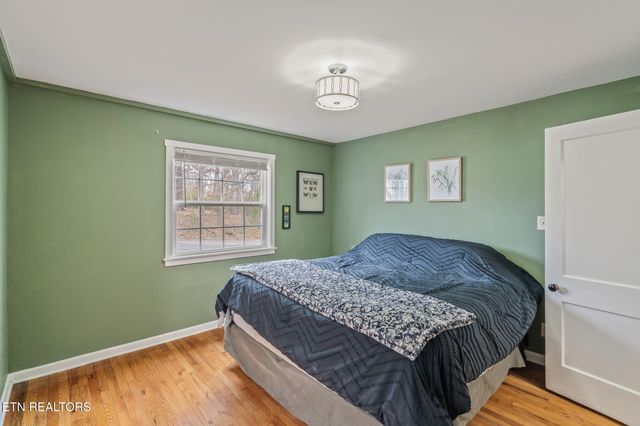 201 W Fairview Rd, Oak Ridge, TN 37830