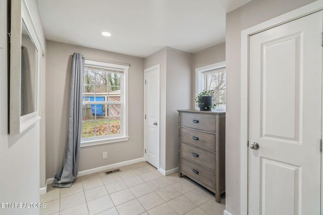 201 W Fairview Rd, Oak Ridge, TN 37830