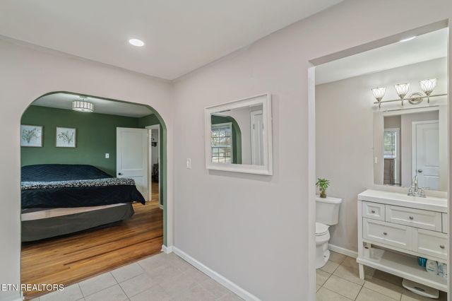 201 W Fairview Rd, Oak Ridge, TN 37830