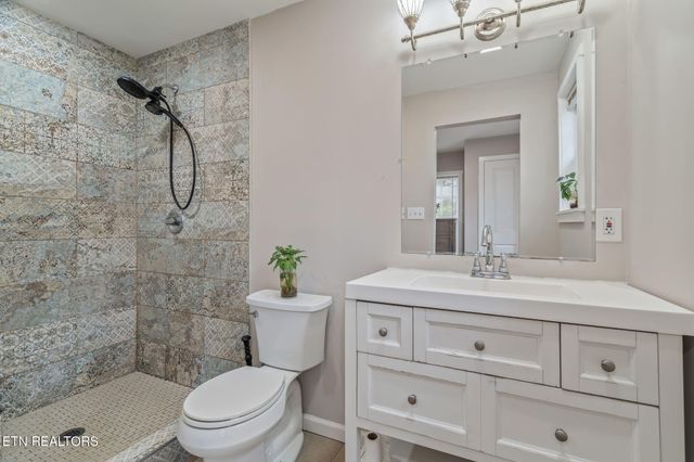 201 W Fairview Rd, Oak Ridge, TN 37830