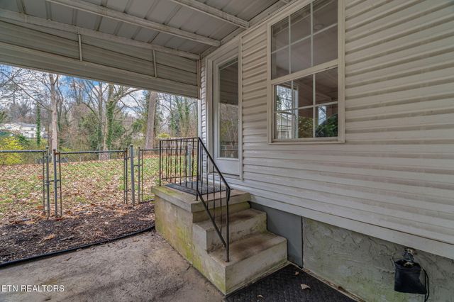 201 W Fairview Rd, Oak Ridge, TN 37830