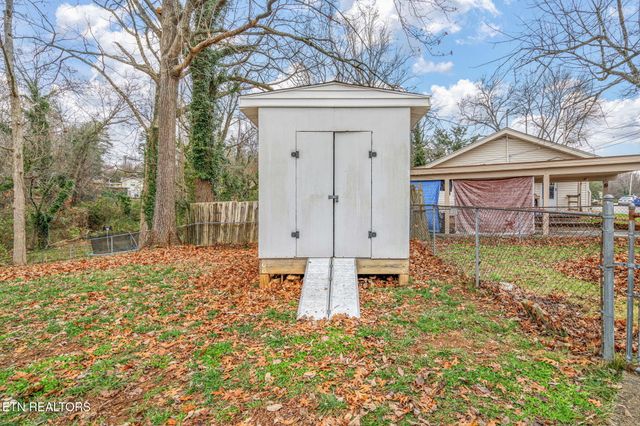 201 W Fairview Rd, Oak Ridge, TN 37830