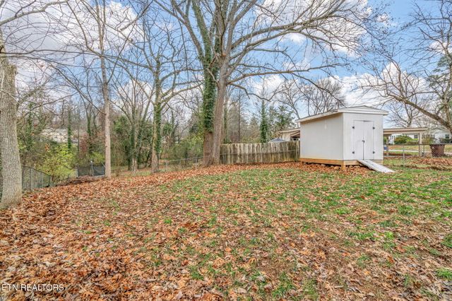 201 W Fairview Rd, Oak Ridge, TN 37830