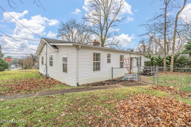 201 W Fairview Rd, Oak Ridge, TN 37830