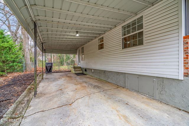 201 W Fairview Rd, Oak Ridge, TN 37830