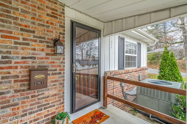 201 W Fairview Rd, Oak Ridge, TN 37830
