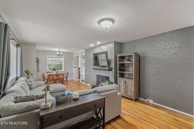 201 W Fairview Rd, Oak Ridge, TN 37830