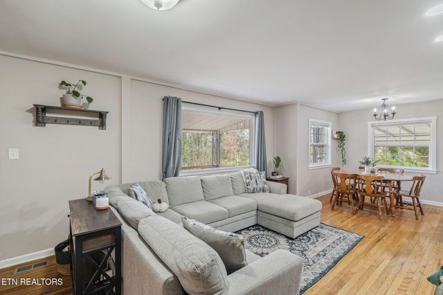 201 W Fairview Rd, Oak Ridge, TN 37830