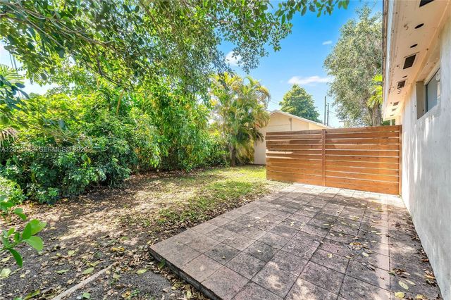 323 NW 56th Ave, Miami, FL 33126
