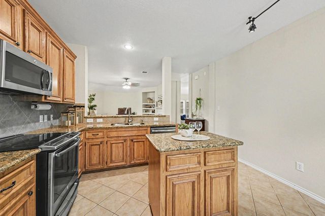 4527 Lake Halbert Lane, Richmond, TX 77406