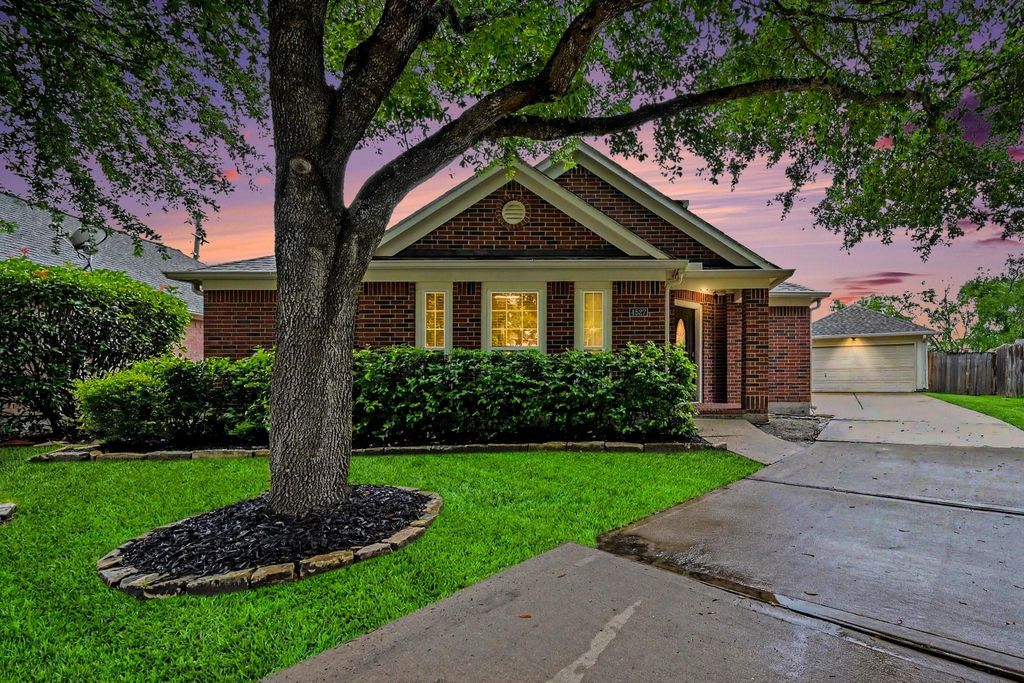 4527 Lake Halbert Lane, Richmond, TX 77406