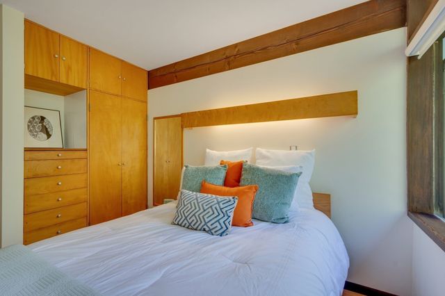 7 Old Conant Rd, Lincoln, MA 01773