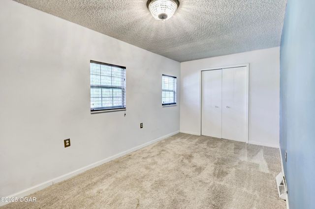 2400 S Kenser Road, Joplin, MO 64804