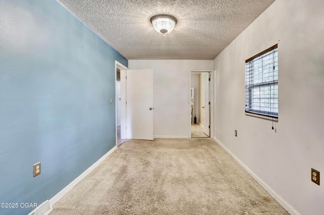 2400 S Kenser Road, Joplin, MO 64804