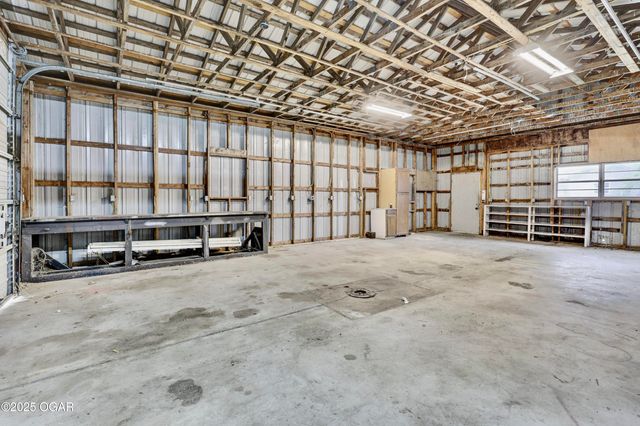 2400 S Kenser Road, Joplin, MO 64804