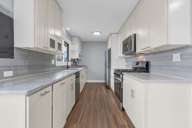 1295 Foxcroft Drive, Aurora, IL 60506