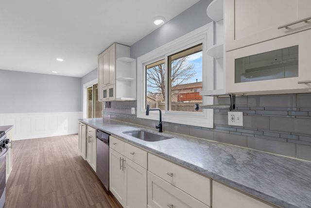 1295 Foxcroft Drive, Aurora, IL 60506