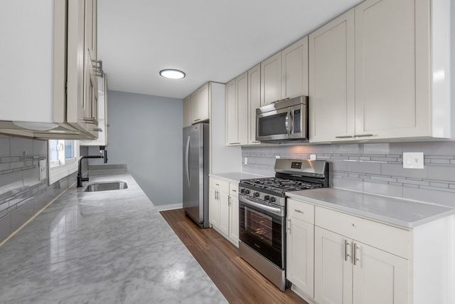 1295 Foxcroft Drive, Aurora, IL 60506