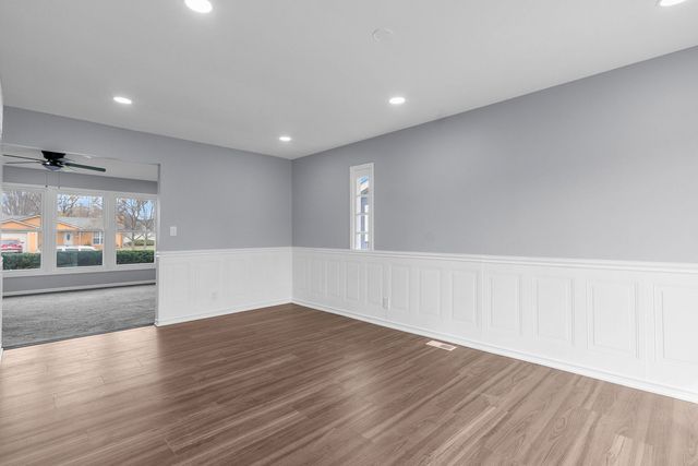 1295 Foxcroft Drive, Aurora, IL 60506