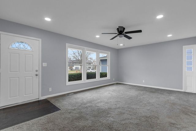 1295 Foxcroft Drive, Aurora, IL 60506