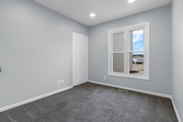 1295 Foxcroft Drive, Aurora, IL 60506