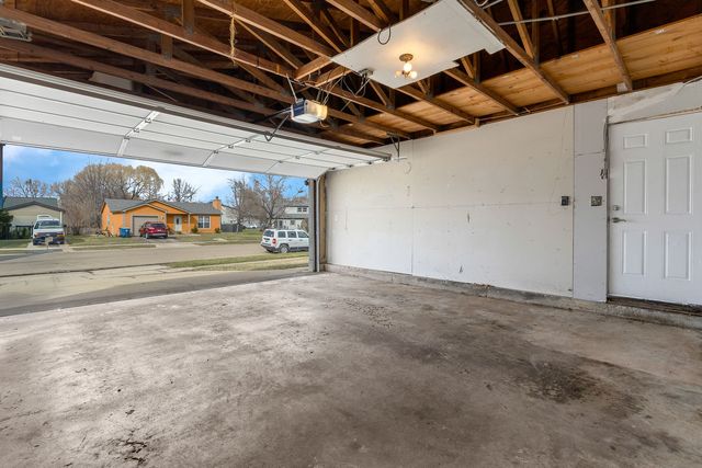 1295 Foxcroft Drive, Aurora, IL 60506