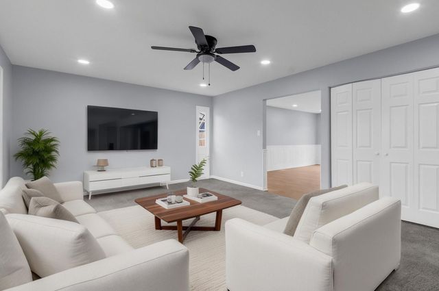 1295 Foxcroft Drive, Aurora, IL 60506