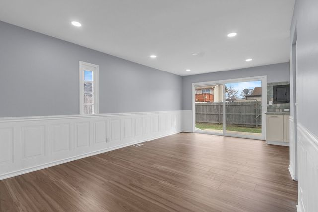 1295 Foxcroft Drive, Aurora, IL 60506