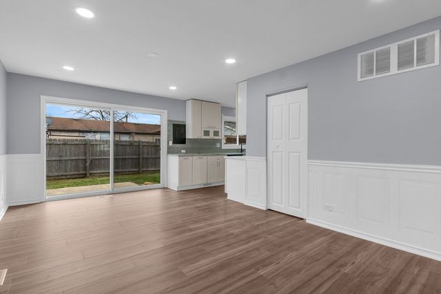 1295 Foxcroft Drive, Aurora, IL 60506