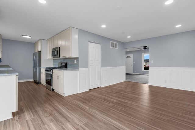 1295 Foxcroft Drive, Aurora, IL 60506