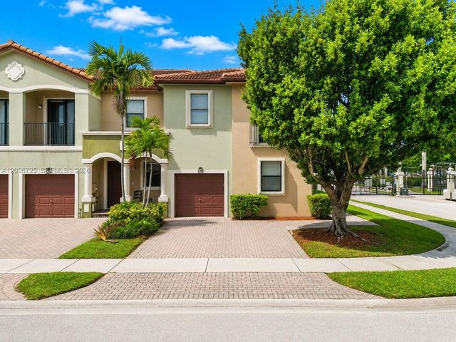 678 NE 33rd Ter, Homestead, FL 33033