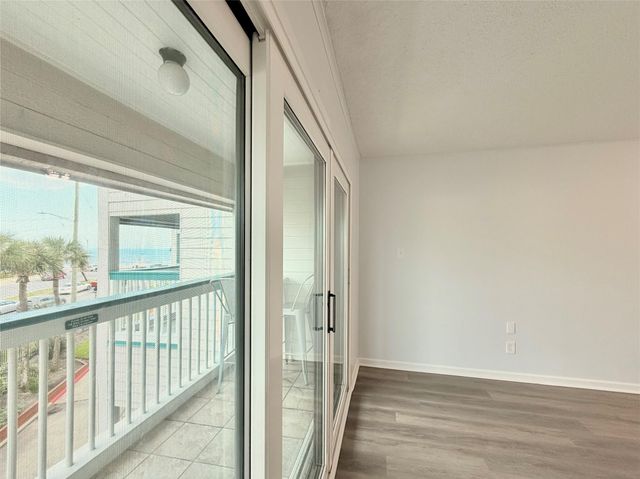 6102 Seawall Boulevard 213, Galveston, TX 77551