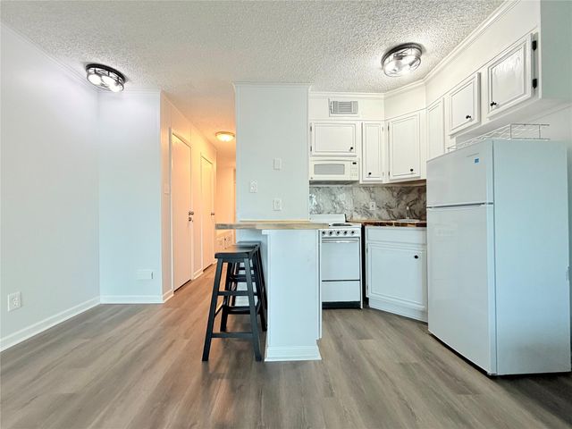 6102 Seawall Boulevard 213, Galveston, TX 77551