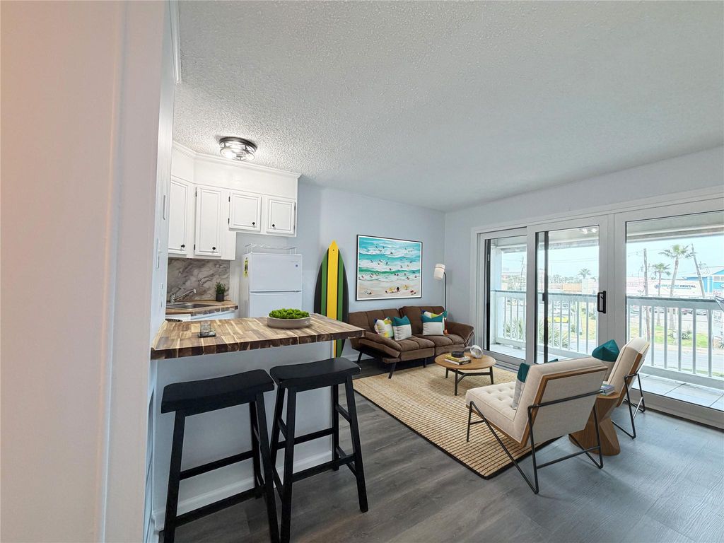 6102 Seawall Boulevard 213, Galveston, TX 77551