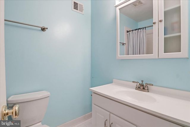 6711 STONEYBROOKE LN, Alexandria, VA 22306