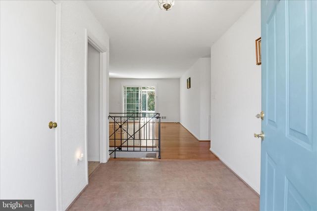 6711 STONEYBROOKE LN, Alexandria, VA 22306