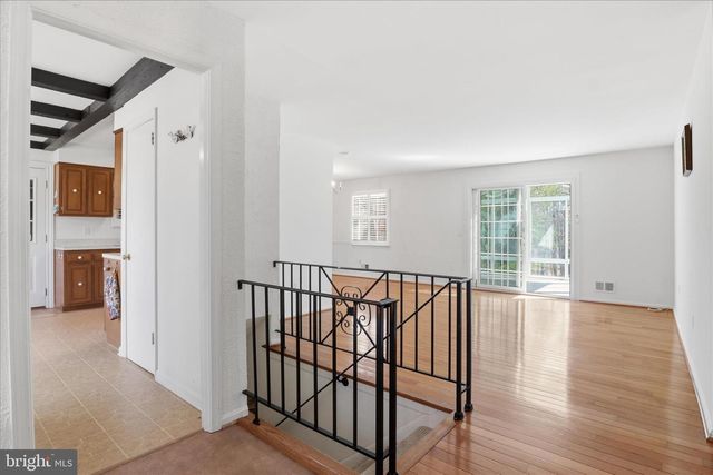 6711 STONEYBROOKE LN, Alexandria, VA 22306