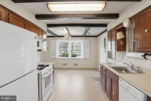 6711 STONEYBROOKE LN, Alexandria, VA 22306